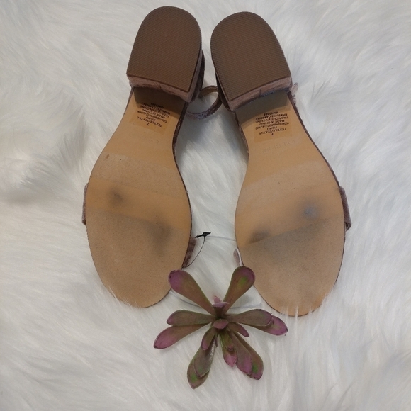 🥳Host Pick 🥳 NWOT Express Pink Velvet Chunky Heel - Picture 4 of 8